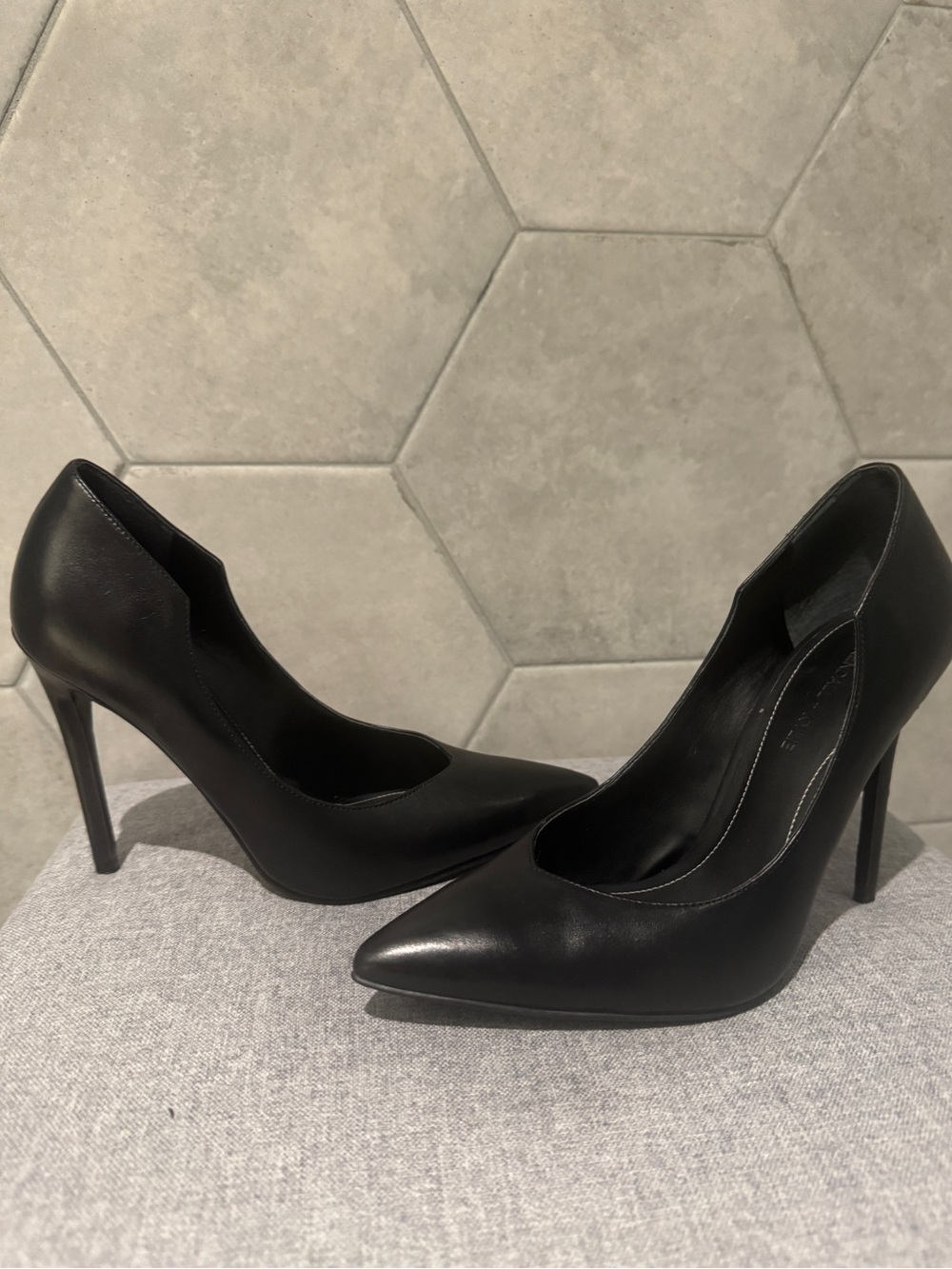Kendall & Kylie Black Pointed-Toe Stiletto Pumps